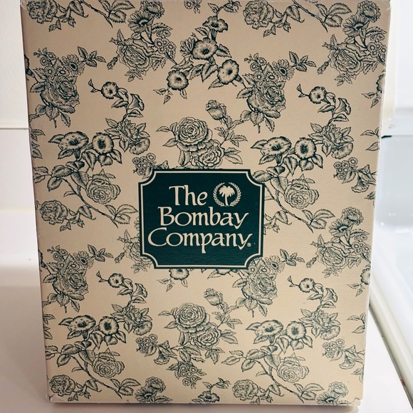 The Bombay Company’s Gerber Teapot - Picture 8 of 9